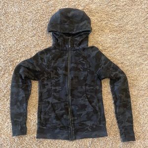 Lululemon Scuba Hoodie!  Excellent condition, Black on black camo 😍 Size 6